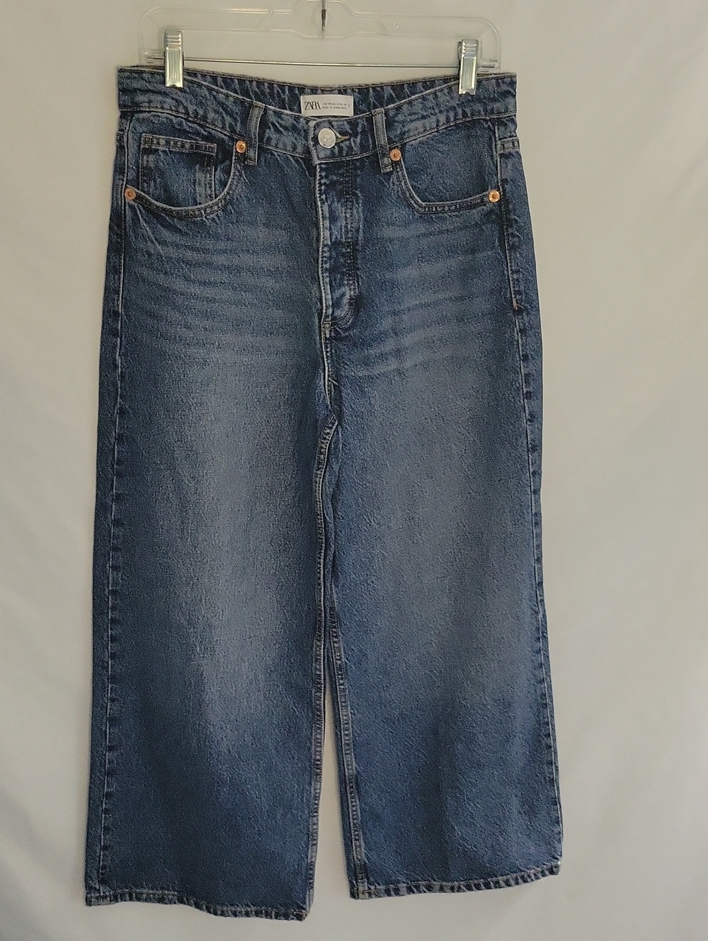 ZARA Size 8 Wide Leg Denim Button Front 25 1/2  Inch Inseem.Excellent Condition.